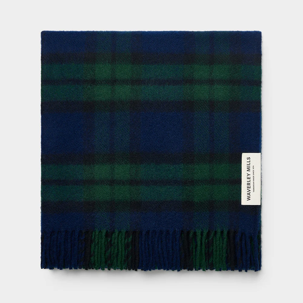Traditional Picnic Rug in Blackwatch Tartan - Image 4