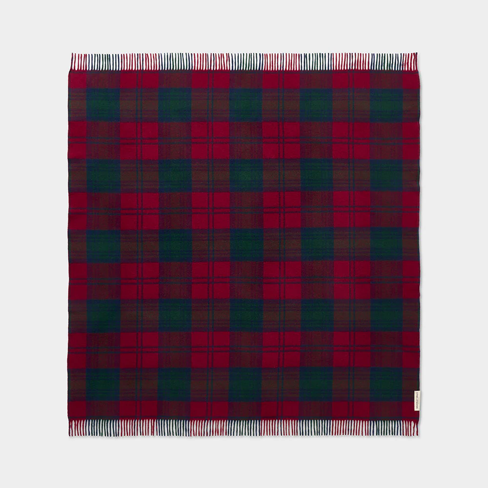 Traditional Picnic Rug in Lindsay Tartan - Image 3
