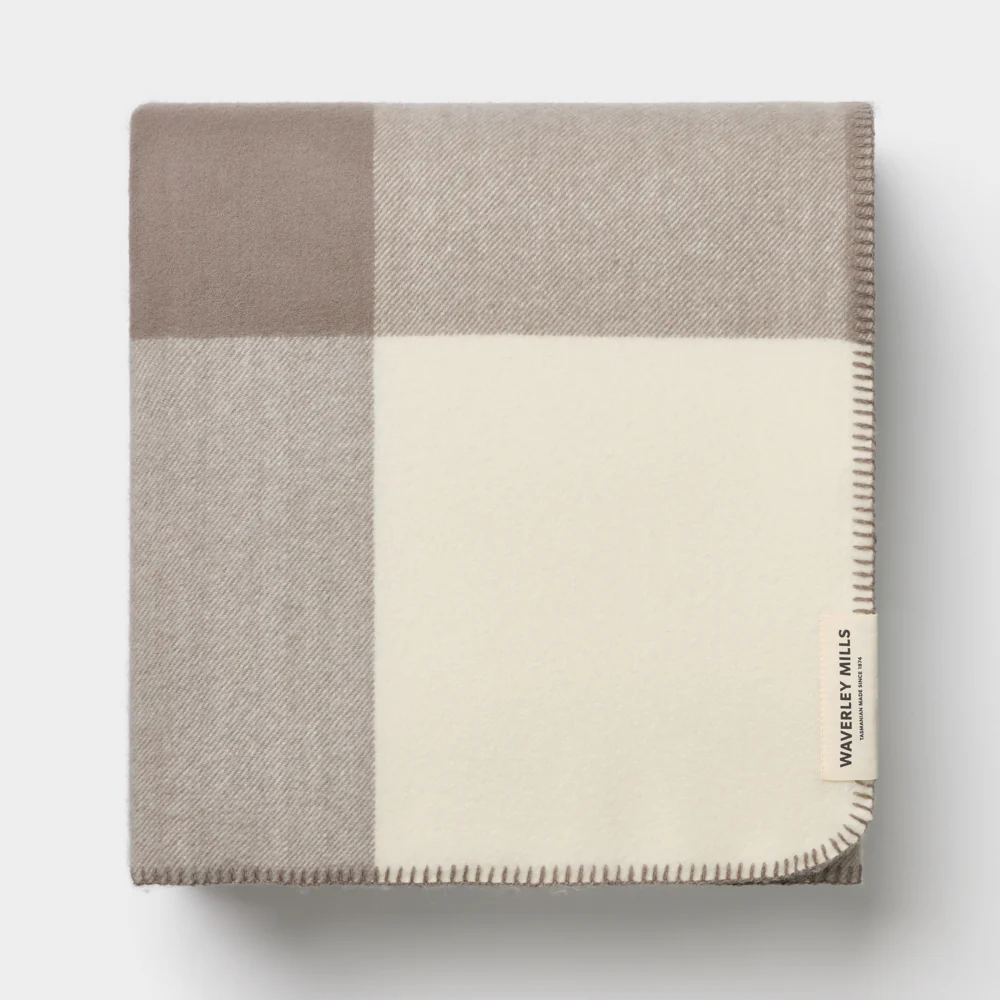 Smith's Lane Blanket in Atmosphere Check | King/Queen - Image 4